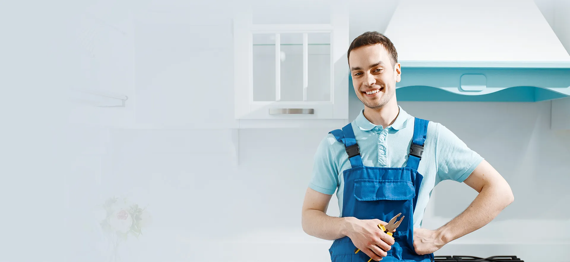 Technician providing appliance repair in Laval at customer’s home