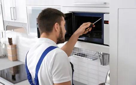 Expert microwave oven repair in Brossard