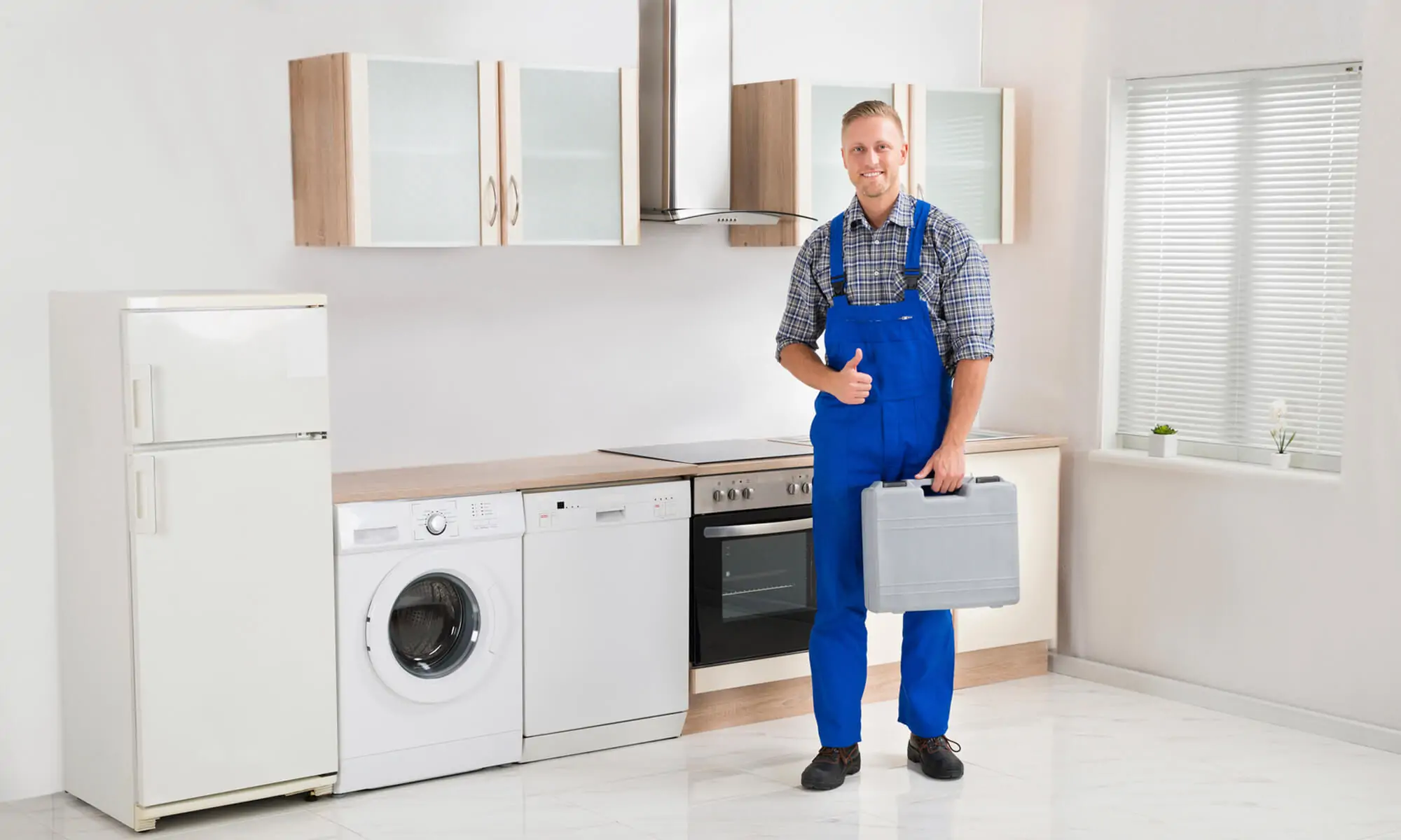 Appliance technician offering appliance fixes in Montreal.
